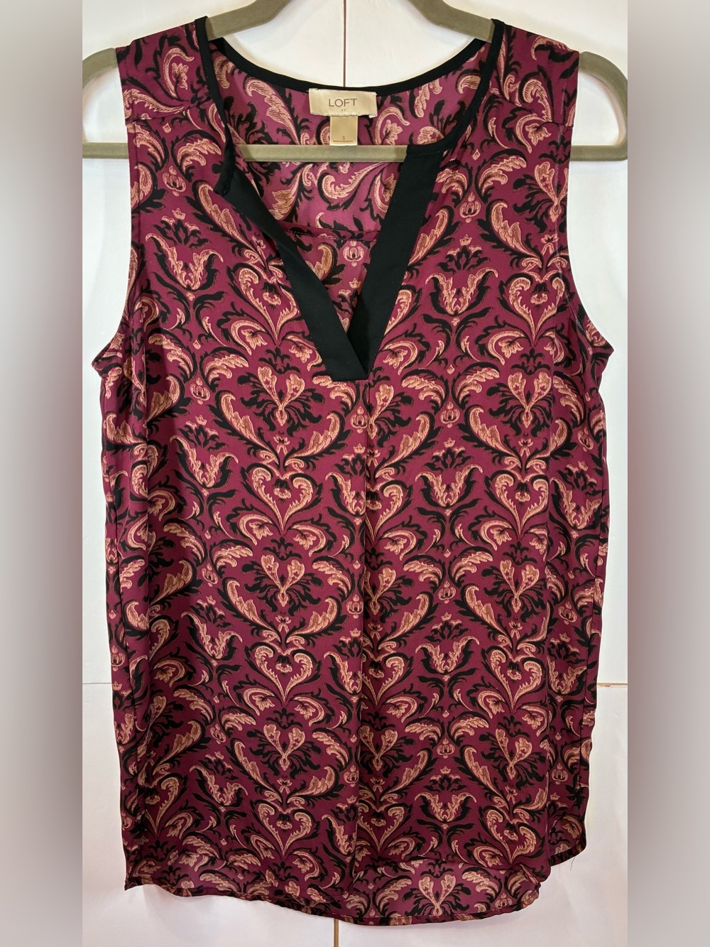 LOFT Paisley Sleeveless Black Burgundy V-Neck Blouse Size Small